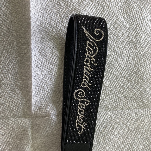 Black Victoria secret keychain - Picture 5 of 7